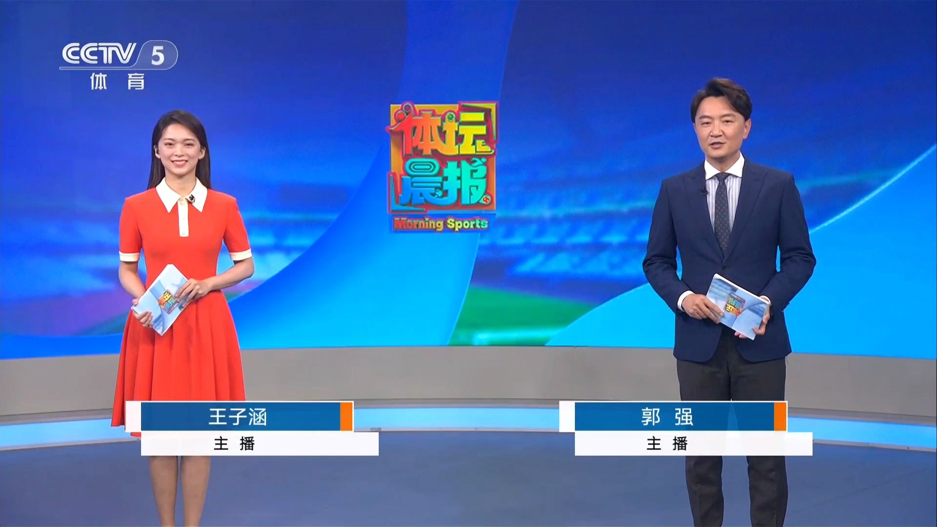 包含强强对决引爆球迷热情，全媒体直播实况报道的词条